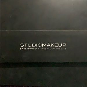 Studio makeup ease to wear eyeshadow palette